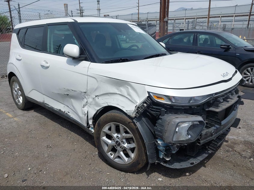 2022 Kia Soul VIN KNDJ23AUXN7827715 IAAI salvage auction — SIDE, Salvage Title, sold $1,650 on 2026-07-10 (photo 1)