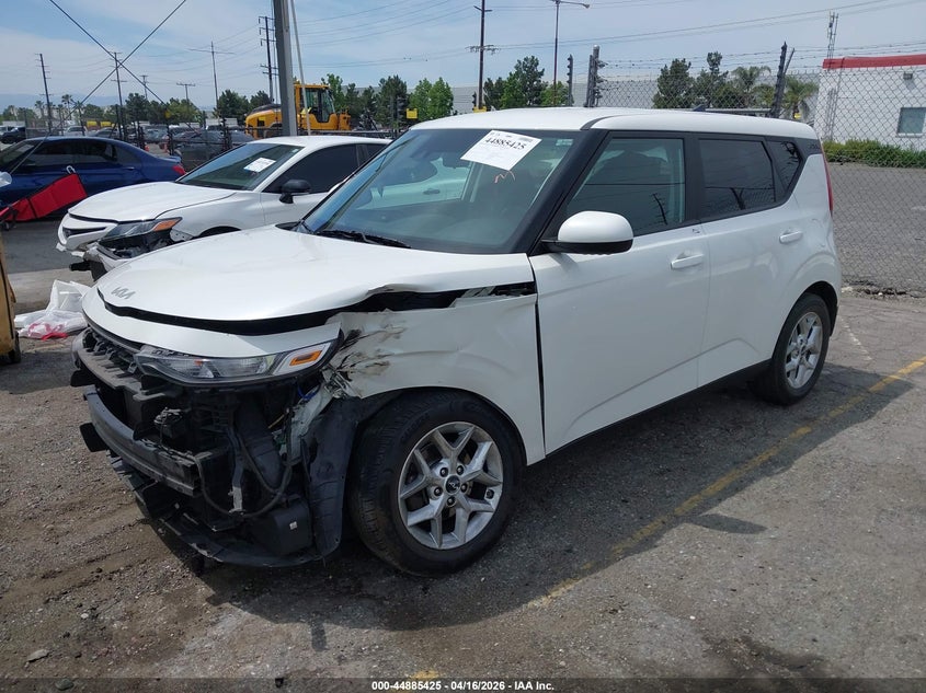 2022 Kia Soul VIN KNDJ23AUXN7827715 IAAI salvage auction — SIDE, Salvage Title, sold $1,650 on 2026-07-10 (photo 2)
