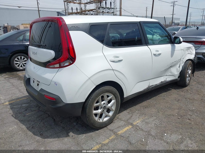 2022 Kia Soul VIN KNDJ23AUXN7827715 IAAI salvage auction — SIDE, Salvage Title, sold $1,650 on 2026-07-10 (photo 4)