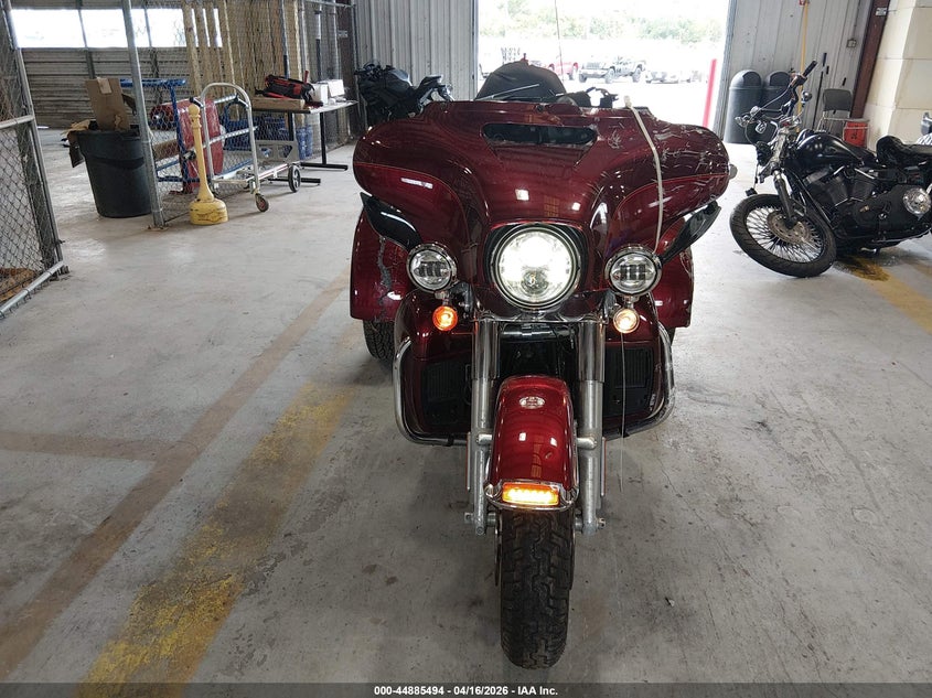 2016 Harley-davidson Tri glide ultra VIN 1HD1MAL1XGB856955 IAAI salvage auction — ALL OVER, Salvage (Mississippi), sold $7,550 on 2026-08-12 (photo 5)
