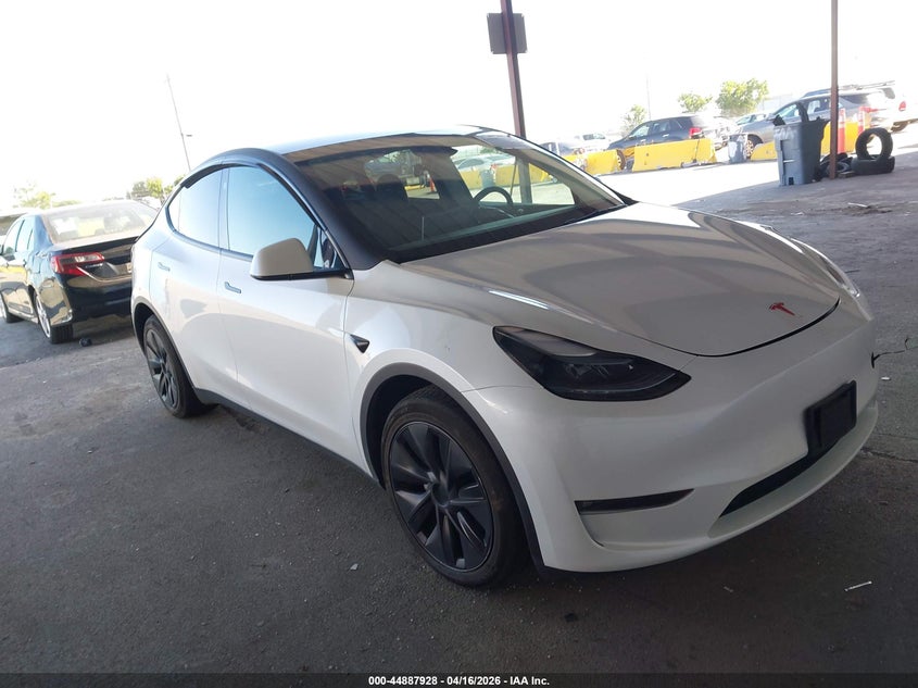 2024 Tesla Model y VIN 7SAYGDEE9RF206221 IAAI salvage auction — LEFT REAR, Salvage Title, sold $9,900 on 2026-07-16 (photo 1)