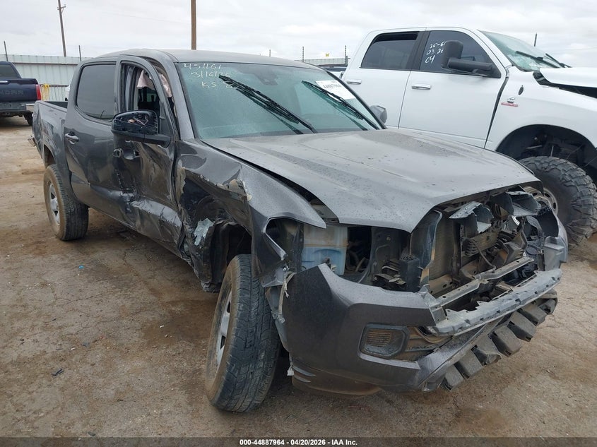 2018 Toyota Tacoma VIN 5TFCZ5AN4JX124758 — IAAI salvage auction photo