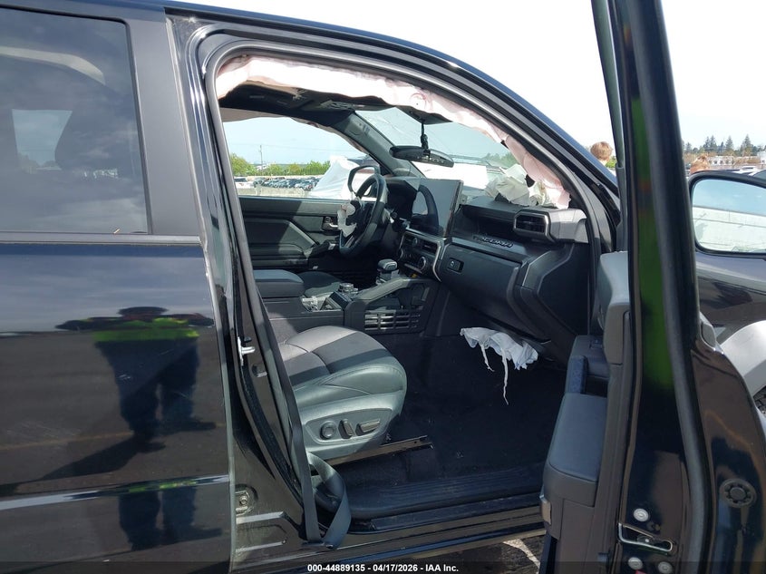 2024 Toyota Tacoma VIN 3TMLB5JN7RM033456 IAAI salvage auction — FRONT & REAR, Salvage (Oregon), sold $12,400 on 2026-07-30 (photo 5)