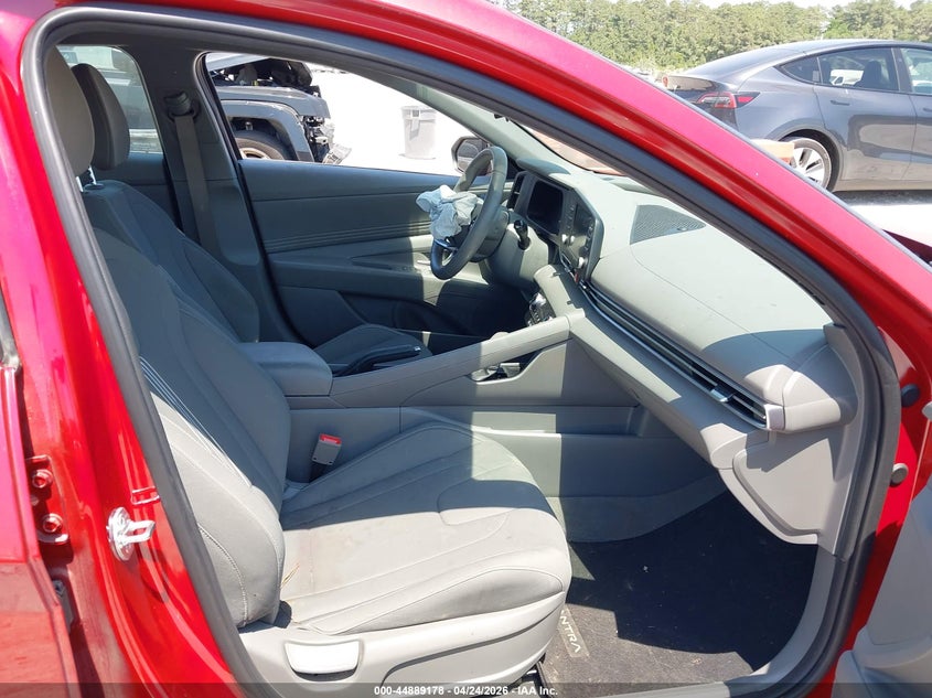 2025 Hyundai Elantra VIN KMHLM4DG7SU957006 IAAI salvage auction — FRONT END, Salvage Title, sold $6,300 on 2026-07-09 (photo 5)