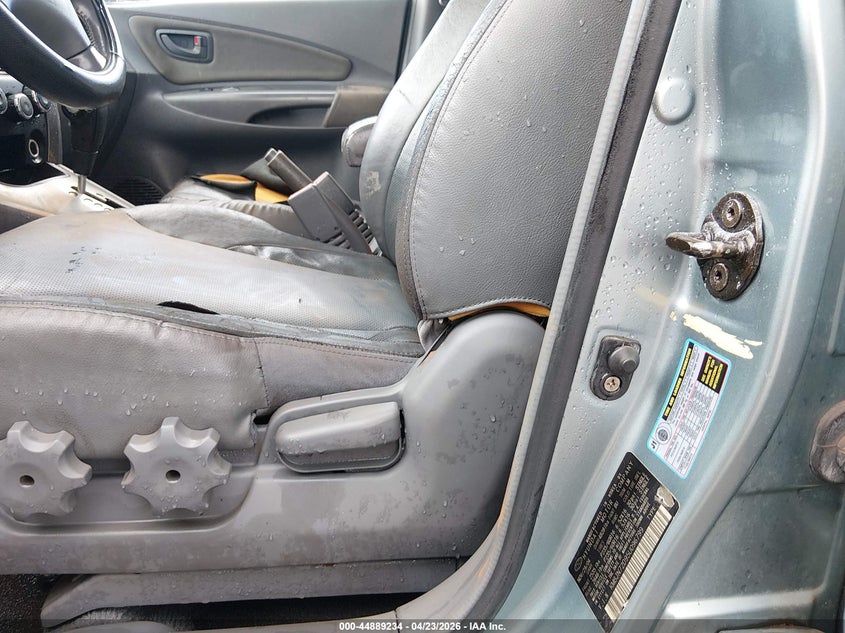 2005 Hyundai Tucson VIN KM8JN72D95U096799 IAAI salvage auction — WATER/FLOOD, Salvage (Hawaii), sold $25 on 2026-07-28 (photo 6)