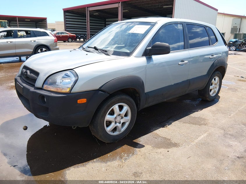 2005 Hyundai Tucson VIN KM8JN72D95U096799 IAAI salvage auction — WATER/FLOOD, Salvage (Hawaii), sold $25 on 2026-07-28 (photo 2)