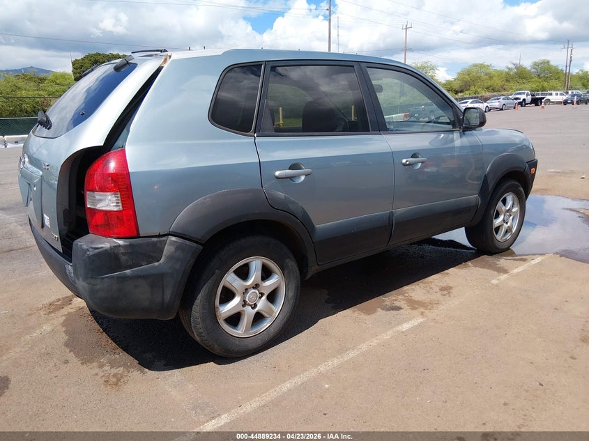 2005 Hyundai Tucson VIN KM8JN72D95U096799 IAAI salvage auction — WATER/FLOOD, Salvage (Hawaii), sold $25 on 2026-07-28 (photo 4)