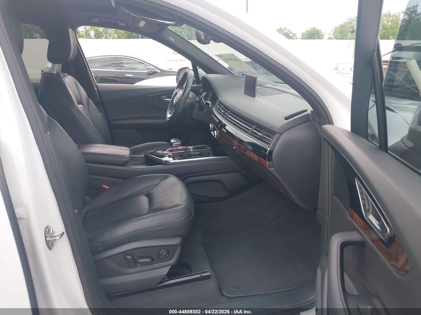 2017 Audi Q7 VIN WA1VAAF77HD019253 IAAI salvage auction — REAR END, Wait Title, sold $7,100 on 2026-07-17 (photo 5)