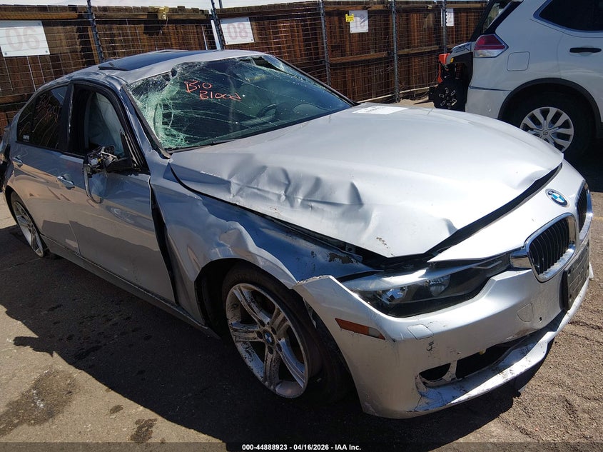 2015 BMW 3er VIN WBA3B3G59FNT18489 IAAI salvage auction — RIGHT SIDE, Regular (South Dakota), sold $275 on 2026-07-14 (photo 1)