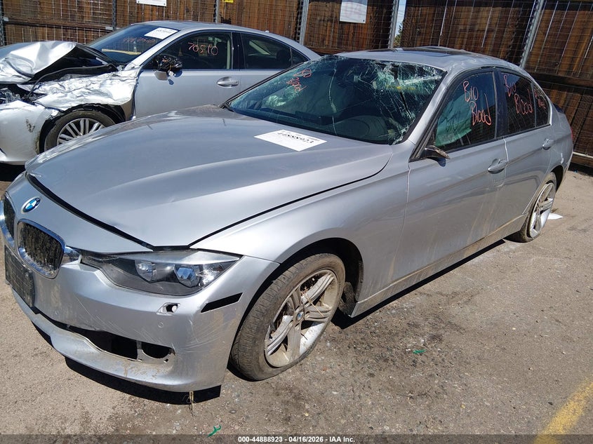 2015 BMW 3er VIN WBA3B3G59FNT18489 IAAI salvage auction — RIGHT SIDE, Regular (South Dakota), sold $275 on 2026-07-14 (photo 2)