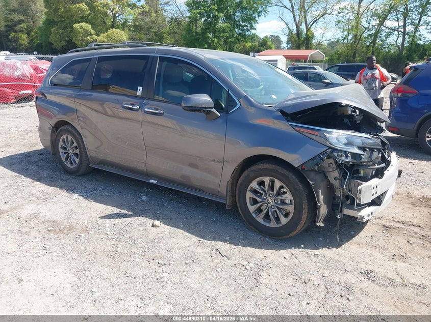 2024 Toyota Sienna VIN 5TDYRKEC4RS205368 IAAI salvage auction — FRONT END, Wait Title, sold $11,200 on 2026-07-17 (photo 1)