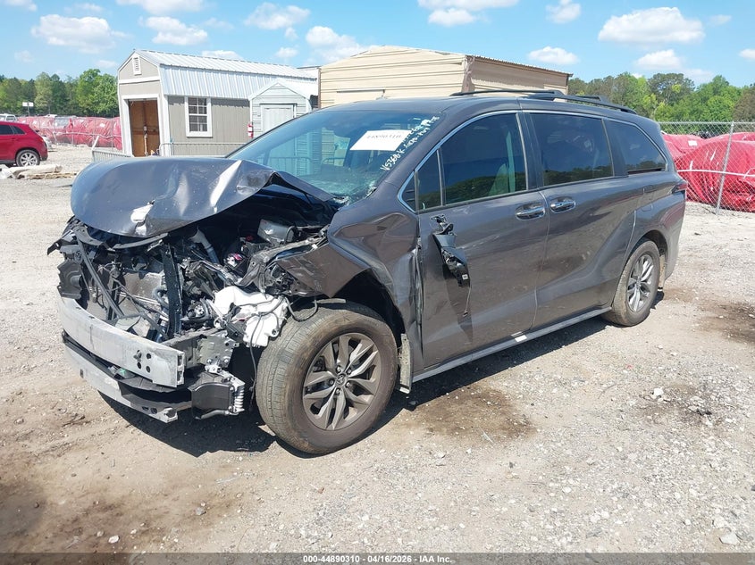 2024 Toyota Sienna VIN 5TDYRKEC4RS205368 IAAI salvage auction — FRONT END, Wait Title, sold $11,200 on 2026-07-17 (photo 2)