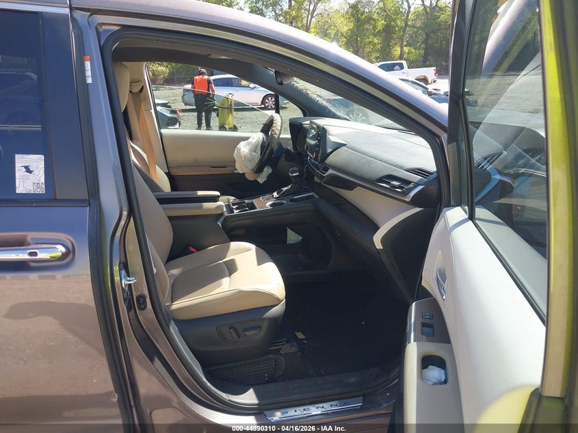 2024 Toyota Sienna VIN 5TDYRKEC4RS205368 IAAI salvage auction — FRONT END, Wait Title, sold $11,200 on 2026-07-17 (photo 5)