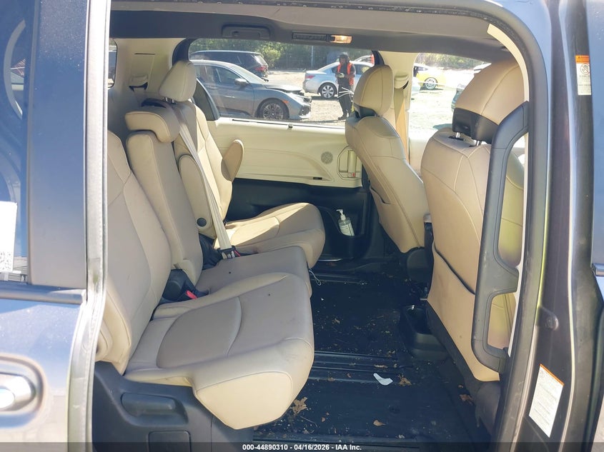 2024 Toyota Sienna VIN 5TDYRKEC4RS205368 IAAI salvage auction — FRONT END, Wait Title, sold $11,200 on 2026-07-17 (photo 8)