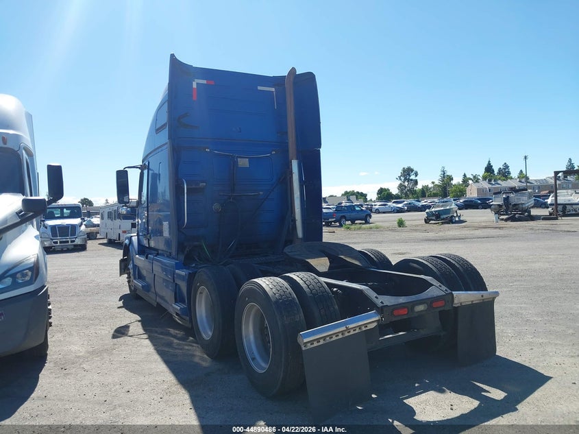 2016 Volvo Vn VIN 4V4NC9EJ2GN927666 IAAI salvage auction — FRONT END, Clear (California), sold $3,700 on 2026-07-08 (photo 3)