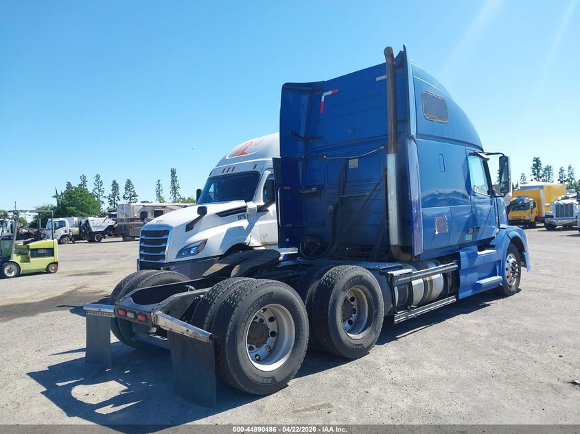 2016 Volvo Vn VIN 4V4NC9EJ2GN927666 IAAI salvage auction — FRONT END, Clear (California), sold $3,700 on 2026-07-08 (photo 4)