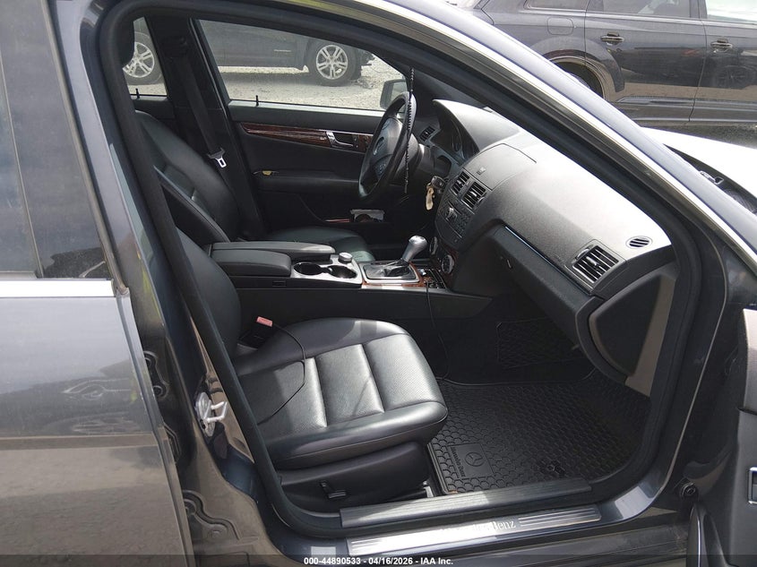 2010 Mercedes-benz C-klasse VIN WDDGF8BB9AF448705 IAAI salvage auction — NORMAL WEAR, Original (Ohio), sold $625 on 2026-07-17 (photo 5)