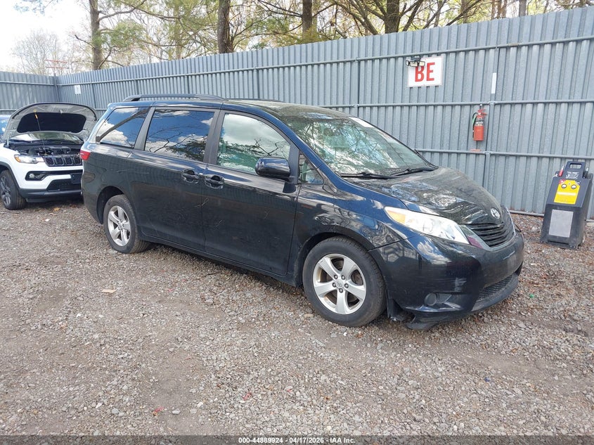 2017 Toyota Sienna VIN 5TDKZ3DC9HS862565 IAAI salvage auction — FRONT END, Salvage (New Jersey), sold $3,825 on 2026-07-15 (photo 1)