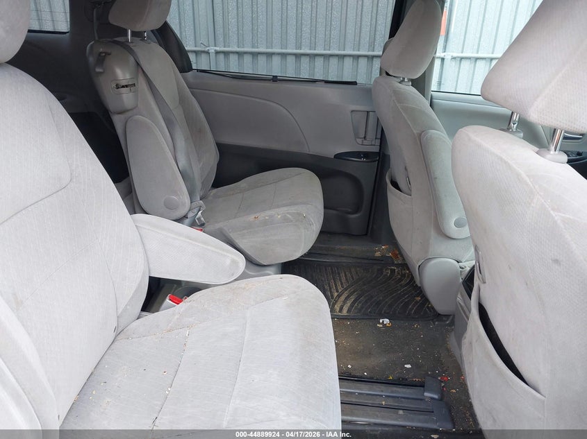 2017 Toyota Sienna VIN 5TDKZ3DC9HS862565 IAAI salvage auction — FRONT END, Salvage (New Jersey), sold $3,825 on 2026-07-15 (photo 8)