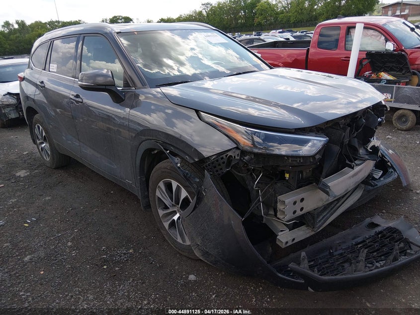 2022 Toyota Highlander VIN 5TDHBRCH3NS549747 IAAI salvage auction — FRONT END, Salvage Title, sold $9,800 on 2026-07-30 (photo 1)
