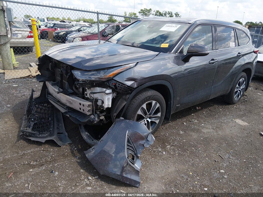 2022 Toyota Highlander VIN 5TDHBRCH3NS549747 IAAI salvage auction — FRONT END, Salvage Title, sold $9,800 on 2026-07-30 (photo 2)