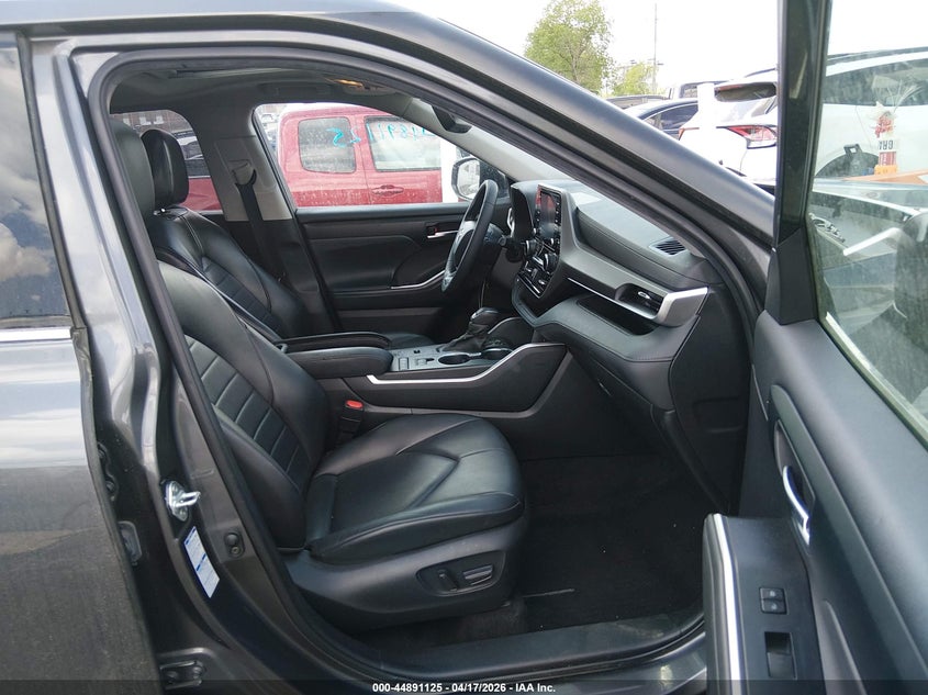 2022 Toyota Highlander VIN 5TDHBRCH3NS549747 IAAI salvage auction — FRONT END, Salvage Title, sold $9,800 on 2026-07-30 (photo 5)