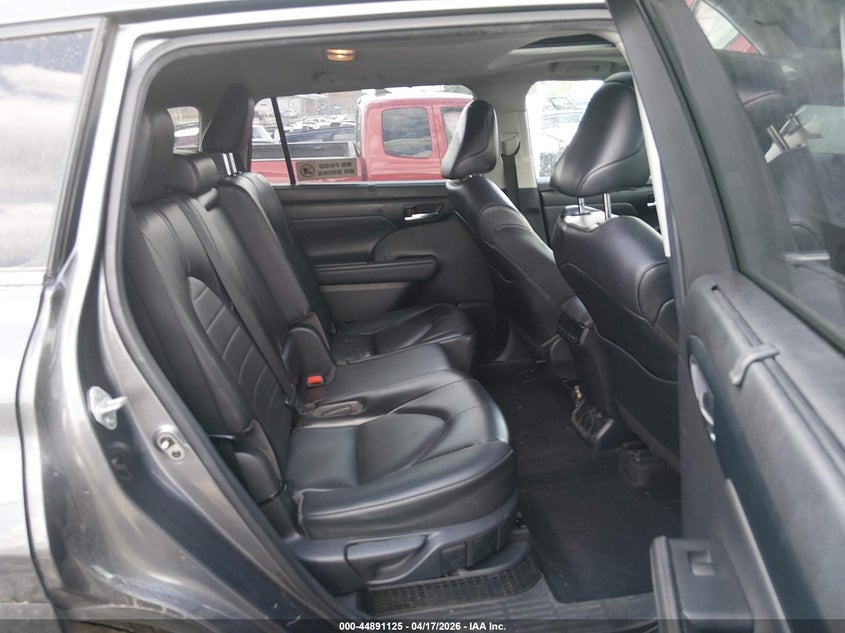 2022 Toyota Highlander VIN 5TDHBRCH3NS549747 IAAI salvage auction — FRONT END, Salvage Title, sold $9,800 on 2026-07-30 (photo 8)