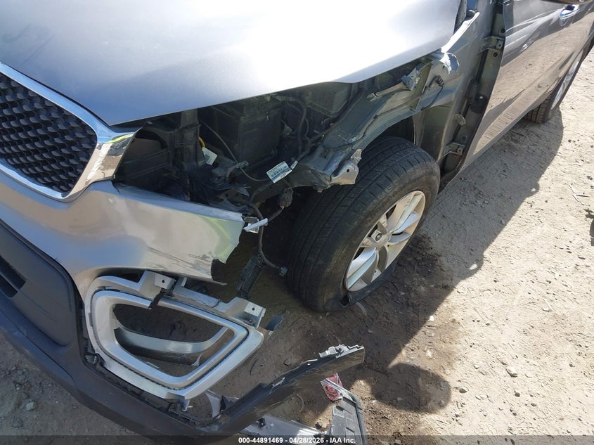 2018 Kia Sorento VIN 5XYPGDA37JG425172 IAAI salvage auction — LEFT FRONT, Salvage Title, sold $25 on 2026-07-28 (photo 6)