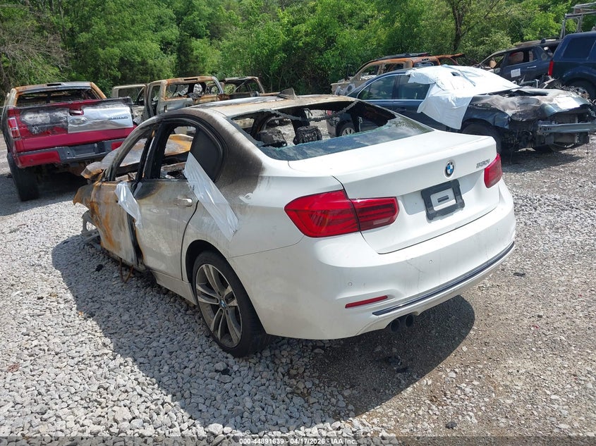2017 BMW 3er VIN WBA8B9G58HNU51515 IAAI salvage auction — TOTAL BURN, Salvage Title, sold $25 on 2026-07-16 (photo 3)