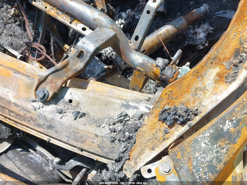 2017 BMW 3er VIN WBA8B9G58HNU51515 IAAI salvage auction — TOTAL BURN, Salvage Title, sold $25 on 2026-07-16 (photo 9)