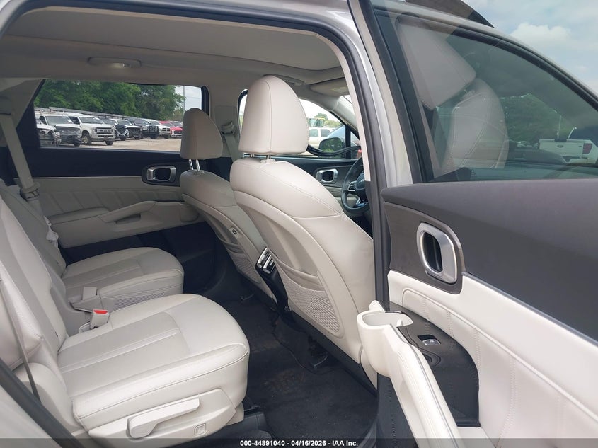 2024 Kia Sorento VIN 5XYRKDJF0RG309213 IAAI salvage auction — SIDE, Salvage Title, sold $19,700 on 2026-07-16 (photo 8)
