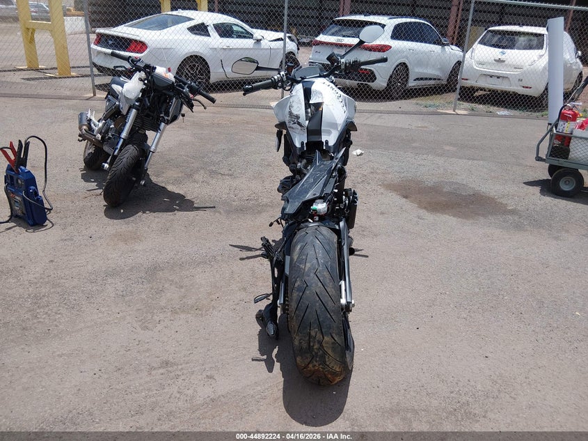 2025 Ducati Monster VIN ZDMMAMDT0SB009738 IAAI salvage auction — SIDE, Salvage (Hawaii), sold $125 on 2026-08-25 (photo 6)