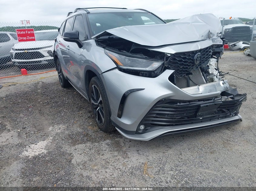 2022 Toyota Highlander VIN 5TDLZRBH4NS186737 IAAI salvage auction — FRONT & REAR, Salvage Title, sold $6,500 on 2026-07-28 (photo 1)
