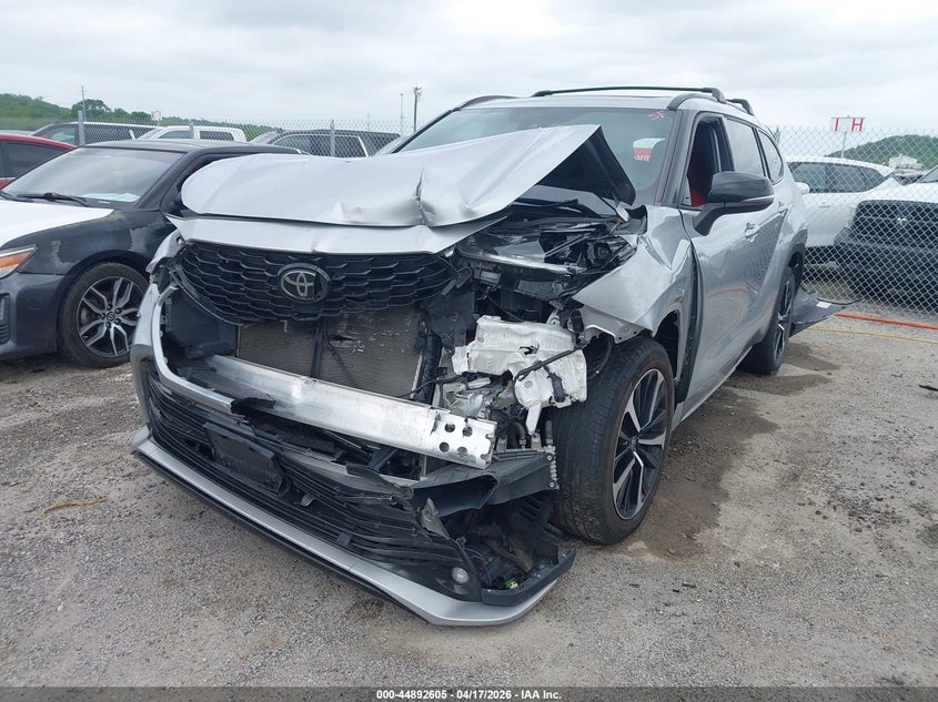 2022 Toyota Highlander VIN 5TDLZRBH4NS186737 IAAI salvage auction — FRONT & REAR, Salvage Title, sold $6,500 on 2026-07-28 (photo 2)