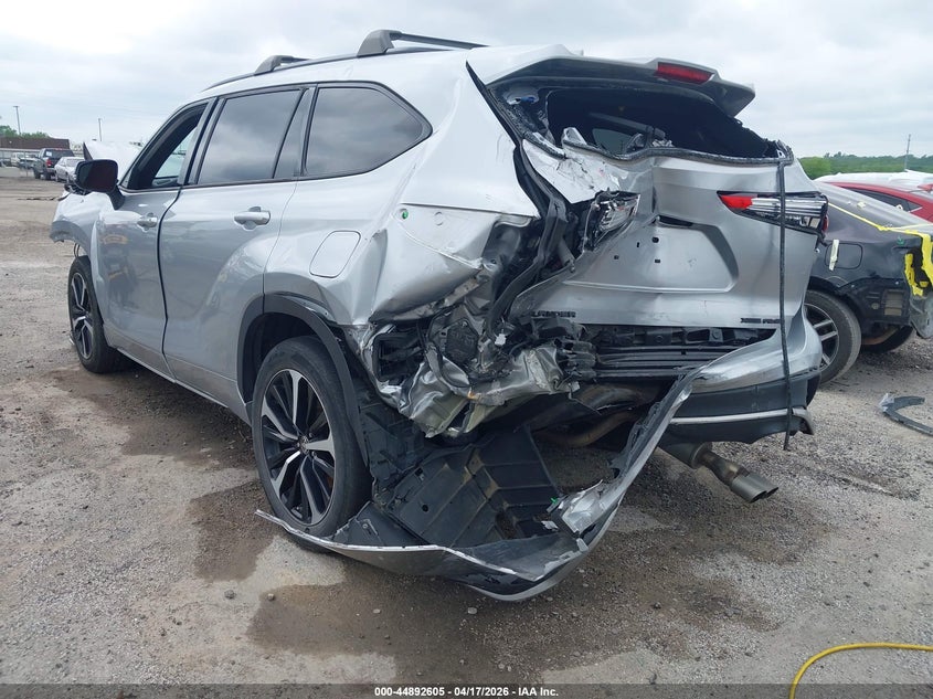 2022 Toyota Highlander VIN 5TDLZRBH4NS186737 IAAI salvage auction — FRONT & REAR, Salvage Title, sold $6,500 on 2026-07-28 (photo 3)