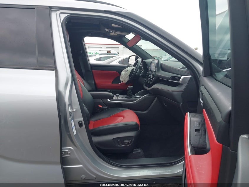 2022 Toyota Highlander VIN 5TDLZRBH4NS186737 IAAI salvage auction — FRONT & REAR, Salvage Title, sold $6,500 on 2026-07-28 (photo 5)