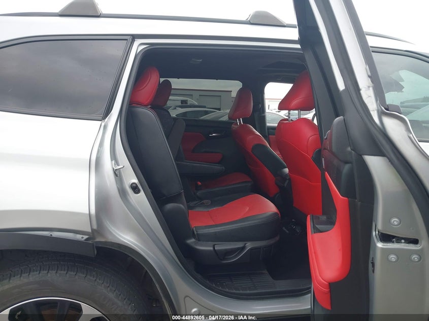 2022 Toyota Highlander VIN 5TDLZRBH4NS186737 IAAI salvage auction — FRONT & REAR, Salvage Title, sold $6,500 on 2026-07-28 (photo 8)