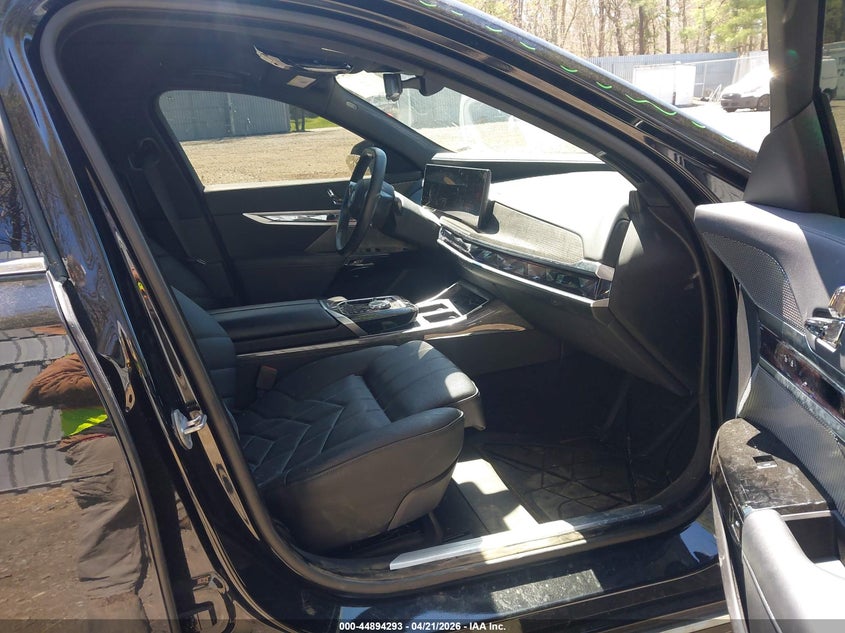 2024 BMW I7 VIN WBY53EJ04RCP61651 IAAI salvage auction — FRONT END, Salvage (New Jersey), sold $35,000 on 2026-08-13 (photo 5)