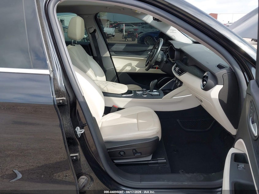2020 Alfa romeo Stelvio VIN ZASPAJAN0L7C86124 IAAI salvage auction — FRONT & REAR, Wait Title, sold $7,850 on 2026-07-22 (photo 5)
