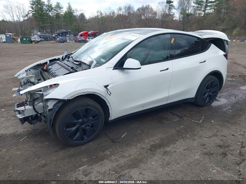 2025 Tesla Model y VIN 7SAYGDED0SF229710 IAAI salvage auction — REAR END, Salvage Title, sold $3,550 on 2026-07-21 (photo 2)