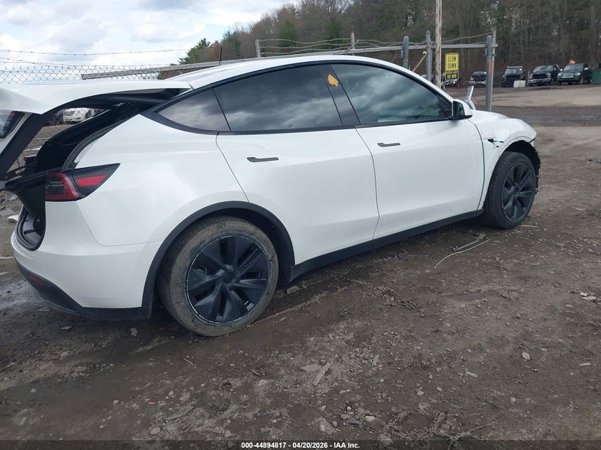 2025 Tesla Model y VIN 7SAYGDED0SF229710 IAAI salvage auction — REAR END, Salvage Title, sold $3,550 on 2026-07-21 (photo 4)