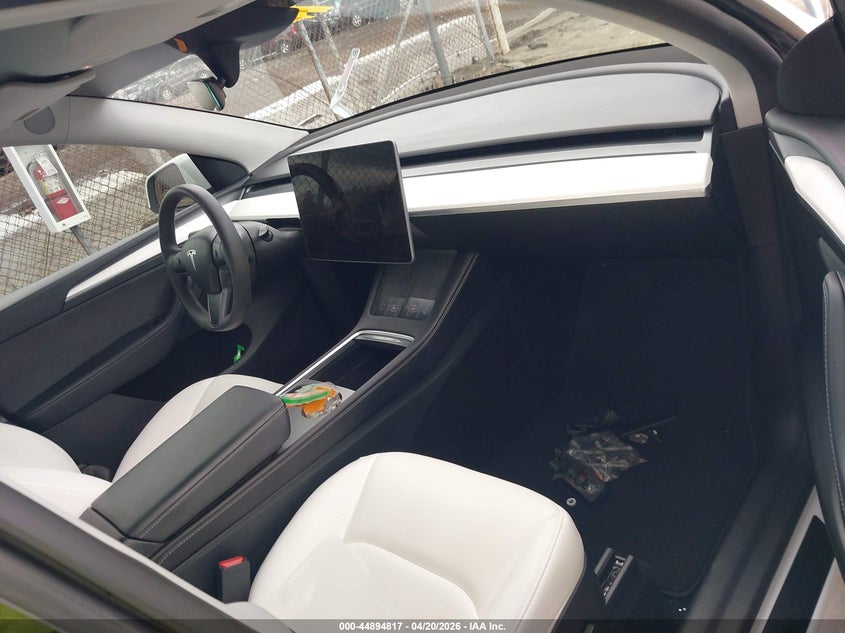 2025 Tesla Model y VIN 7SAYGDED0SF229710 IAAI salvage auction — REAR END, Salvage Title, sold $3,550 on 2026-07-21 (photo 5)