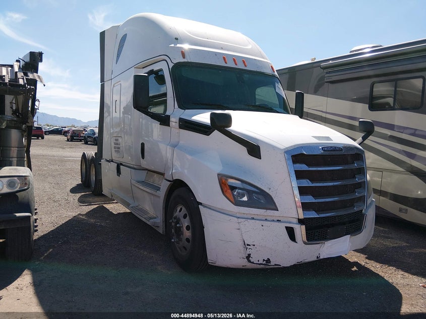 2018 Freightliner New cascadia 126 VIN 3AKJHHDR4JSJJ1135 IAAI salvage auction — FRONT END, Clear (Arizona), sold $20,550 on 2026-07-08 (photo 1)