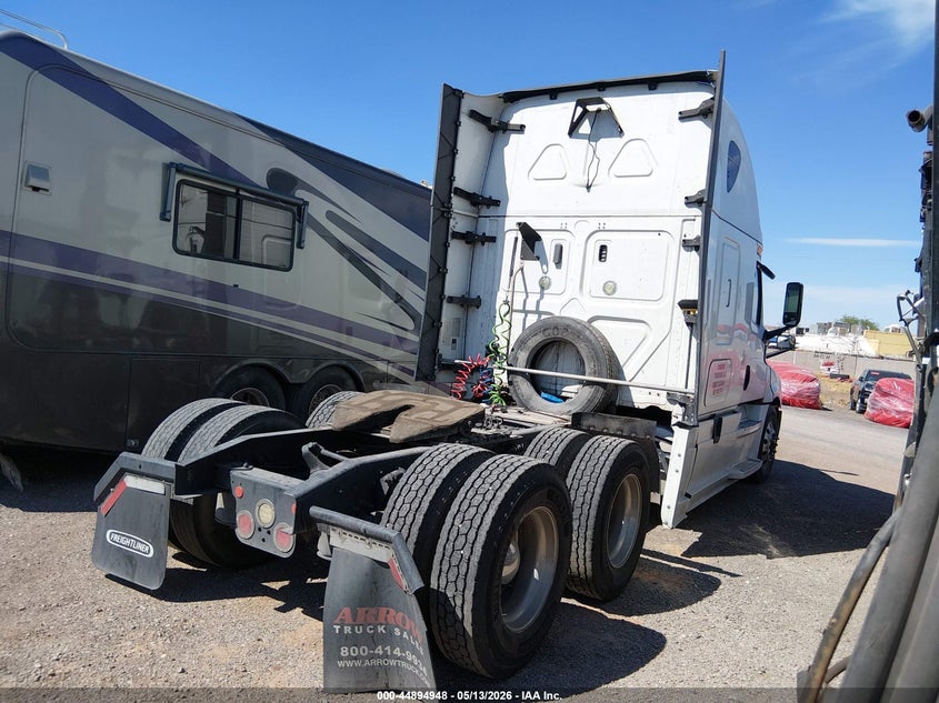 2018 Freightliner New cascadia 126 VIN 3AKJHHDR4JSJJ1135 IAAI salvage auction — FRONT END, Clear (Arizona), sold $20,550 on 2026-07-08 (photo 4)