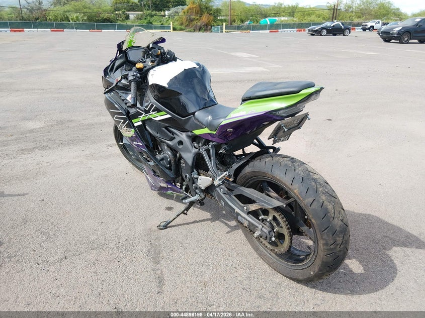 2025 Kawasaki Zx VIN ML5ZXCP19SDA37253 IAAI salvage auction — RIGHT SIDE, Salvage (Hawaii), sold $925 on 2026-07-29 (photo 3)