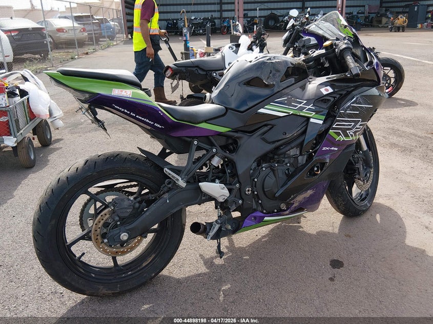 2025 Kawasaki Zx VIN ML5ZXCP19SDA37253 IAAI salvage auction — RIGHT SIDE, Salvage (Hawaii), sold $925 on 2026-07-29 (photo 4)