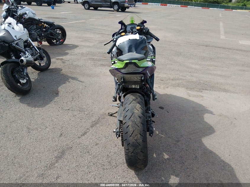 2025 Kawasaki Zx VIN ML5ZXCP19SDA37253 IAAI salvage auction — RIGHT SIDE, Salvage (Hawaii), sold $925 on 2026-07-29 (photo 6)