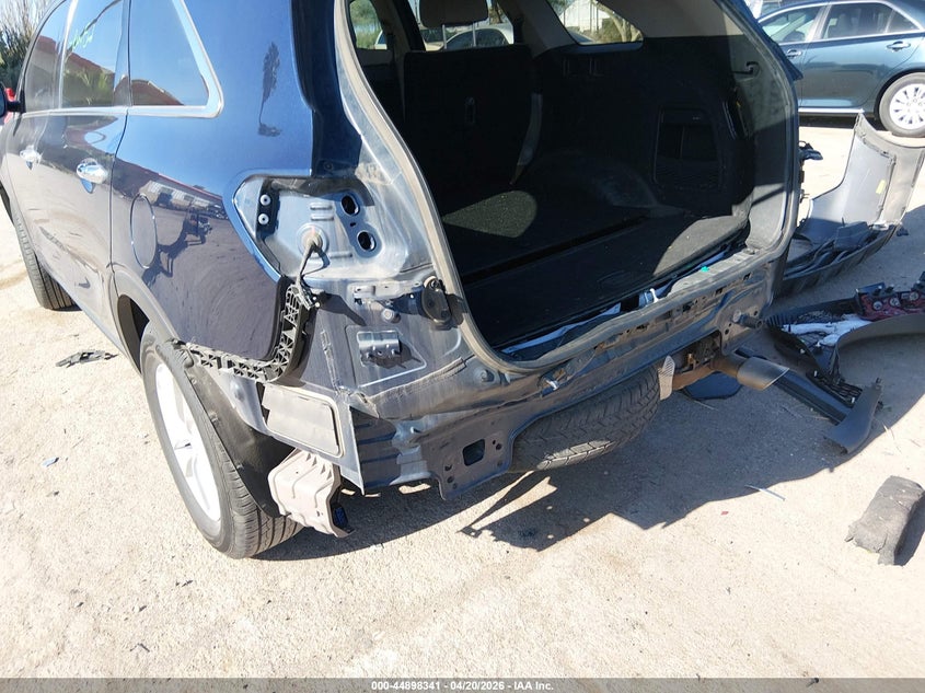 2017 Kia Sorento VIN 5XYPG4A38HG314222 IAAI salvage auction — REAR END, Salvage (Arizona), sold $2,050 on 2026-07-29 (photo 6)