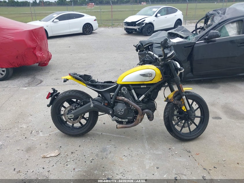 2015 Ducati Scrambler VIN ML015ANM6FT000213 IAAI salvage auction — EXTERIOR BURN, Salvage Title, sold $125 on 2026-09-09 (photo 8)