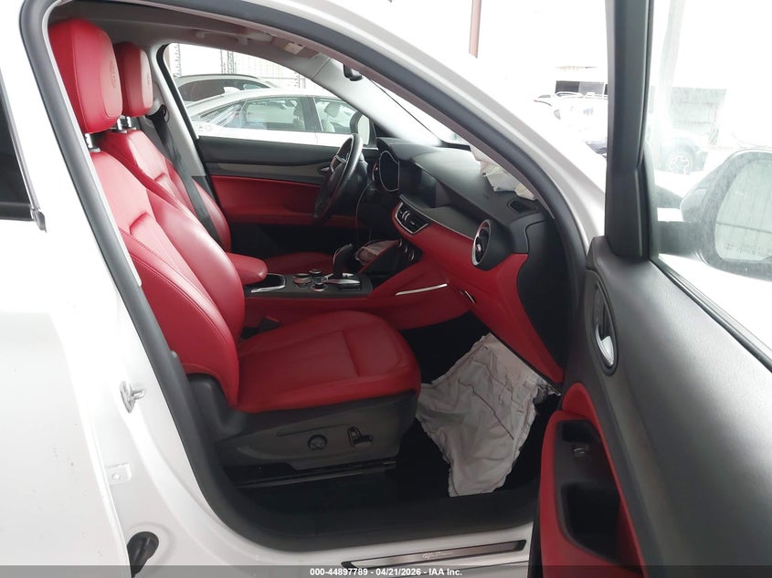 2020 Alfa romeo Stelvio VIN ZASPAKBN9L7C87129 IAAI salvage auction — RIGHT FRONT, Salvage Title, sold $4,050 on 2026-07-09 (photo 5)